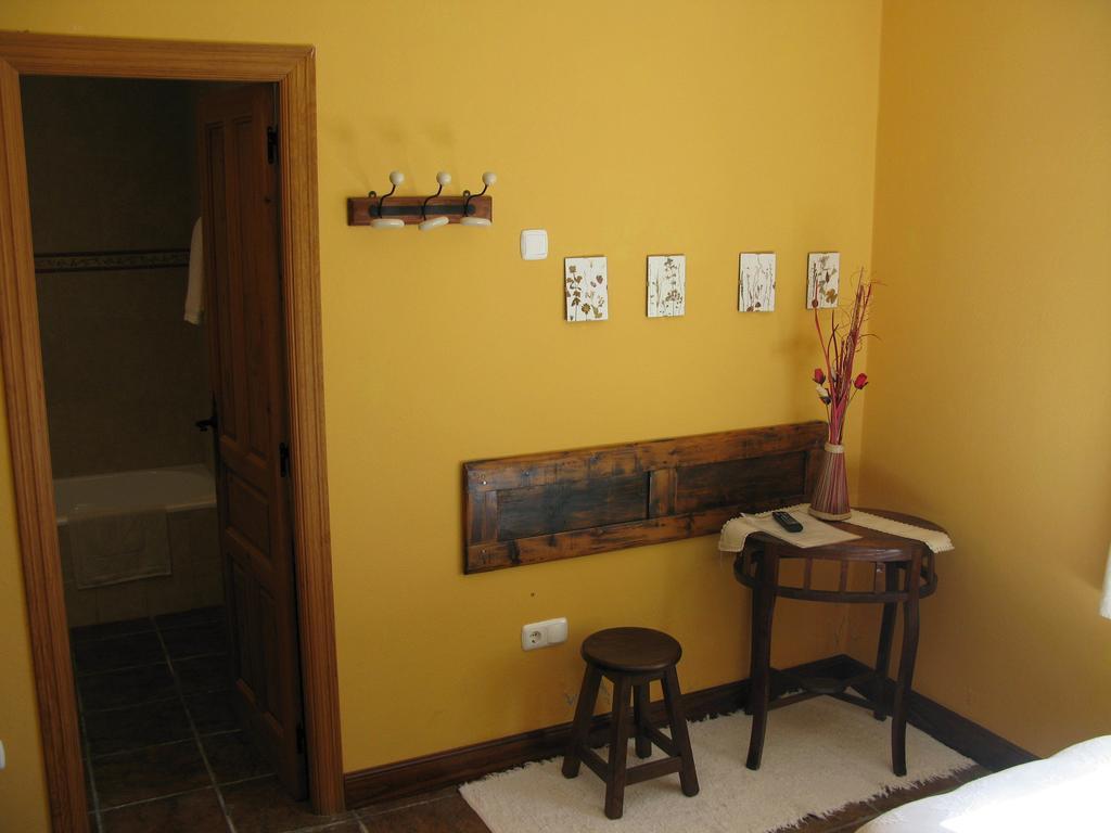 El Condado Casa Rural Фуэнтес-де-Оньоро Номер фото